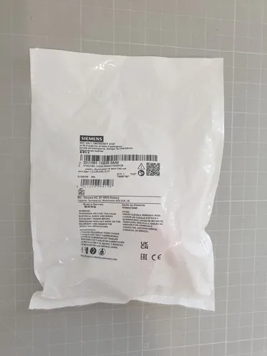 Siemens SIRIUS ACT NOT-HALT-Pilztaster rot IP69k - Drucktastschalter mit 40 mm Durchmesser, beleuchtet und mit Drehentriegelung, ideal für sicherheitsgerichtete Anwendungen, robust und für den Außeneinsatz geeignet.