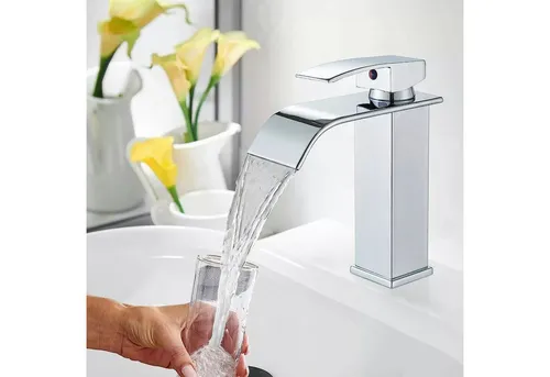 Moderne Wasserfall-Armatur aus Chrom - Waschraumarmaturen mit auslaufsicherer Technologie und elegantem Wasserfall-Design für einen sanften Wasserfluss und Langlebigkeit.
