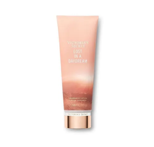 Victoria Lost In A Daydream Körperlotion 236ml - Verwöhnende Körperlotion mit traumhaftem Duft. Ideal für die tägliche Hautpflege, zieht schnell ein und sorgt für ein geschmeidiges Hautgefühl.