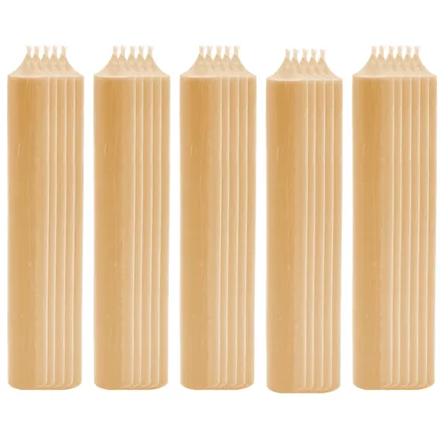 25x Karamellfarbene Stabkerzen Durchgefärbt Tropffrei 180x22mm - Set mit 25 hochwertigen Stabkerzen in Karamellfarbe, ideal für stimmungsvolle Beleuchtung. Tropffrei und vielseitig einsetzbar in jedem Raum.