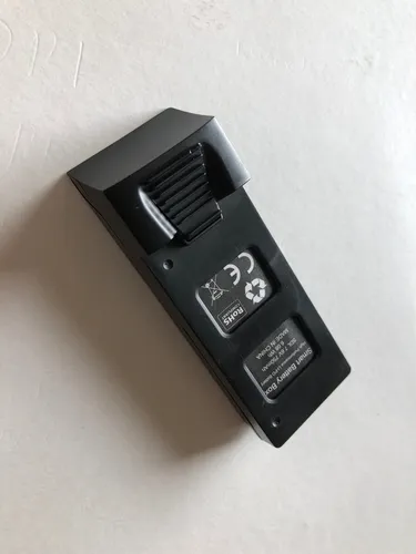 DF-Models Modellbausatz Akku zu 9270 - SkyWatcher GPS 9271 - Drohnen Modellbausatz mit leistungsstarkem Akku, ideal für Hobbyisten ab 14 Jahren, die präzise Flugmanöver erleben möchten.