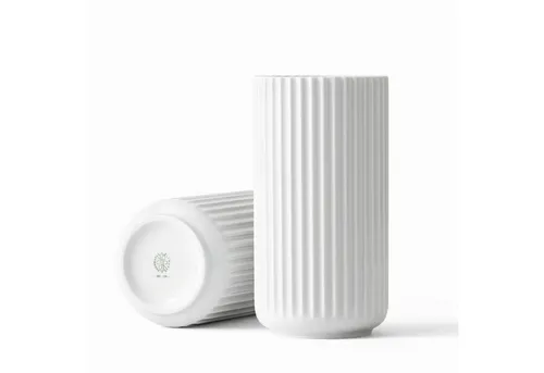 Lyngby Porcelæn Vase 20.5 cm - Elegante weiße Porzellanvase - Vasen: Schlichte, elegante Porzellanvase von Lyngby, ideal für frische Blumen, verkörpert dänisches Design und minimalistische Ästhetik.