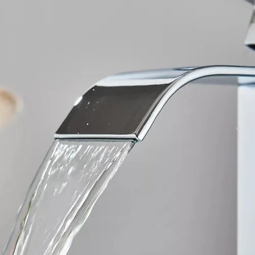 Wasserfall Chrome – Designer Waschtischarmatur für Küche und Bad
