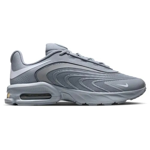 Nike Air Max Fire - Sportliche Sneaker in Grau, Größe 44 - Stylische Sneaker für den Alltag in Grau, Größe 44. Ideal für Freizeitaktivitäten und optimalen Tragekomfort. Entdecke weitere Nike Highlights im Bergfreunde.de Online-Shop!