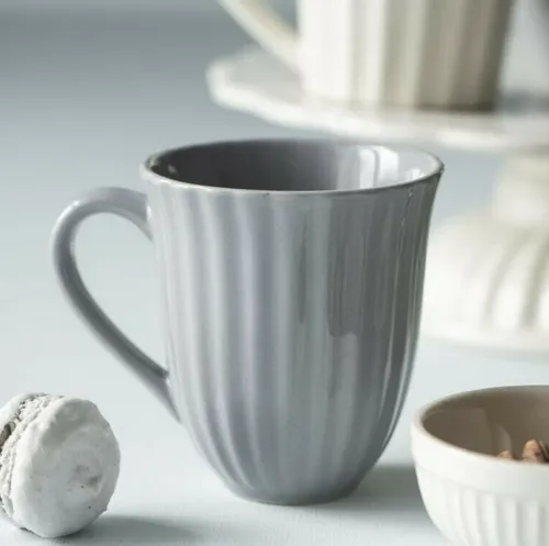 Kaffeebecher, Tasse MYNTE French Grey hellgrau für 300ml Steingut Ib Laursen
