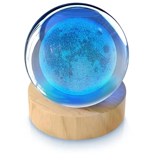 CSL - Nachtlicht Mond 3D Glaskugel – Leuchtende Kristallkugel mit Gravur Mond – LED Crystal ball - RGB Light Nachtleuchte – K9 Kristall 6 cm – mit Holzsockel - 5V USB Stromversorgung