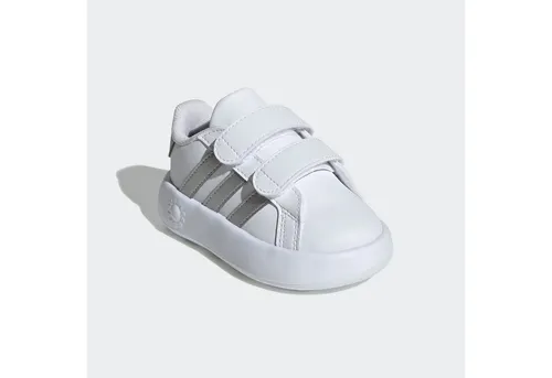 adidas Sportswear GRAND COURT 2.0 KIDS Klettschuh - Halbschuhe für Kinder, mit komfortabler EVA-Außensohle und kinderfreundlichen Klettverschlüssen für einfaches An- und Ausziehen. Hergestellt aus mindestens 20 % recycelten Materialien.