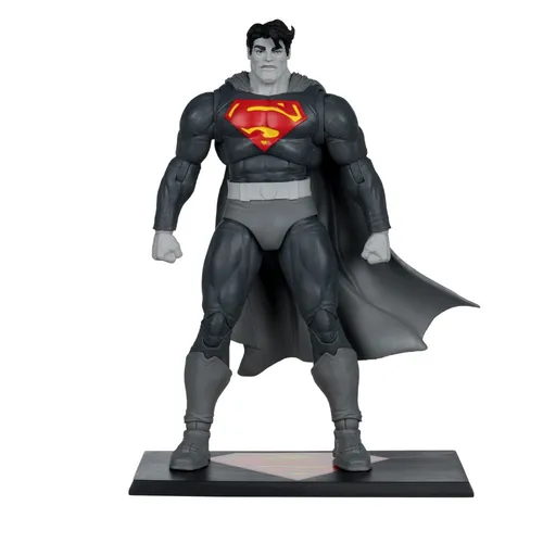 DC - Superman Black and White Accent Edition Figur - The Dark Knight Returns - Sammelfigur von DC Comics, 17 cm hoch, aus PVC mit beweglichen Gliedmaßen. Ideal für Sammler und Fans – ein echtes Highlight für jede Sammlung!