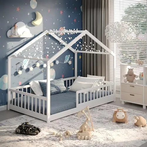 CADANI Kinderbett Malte - Weißes Bodenbett mit abnehmbarem Rausfallschutz - Skandinavisches Hausbett für Kinder, belastbar bis 200 kg, inklusive Roll-Lattenrost und 3 Aufbauvarianten für individuelle Anpassungen.
