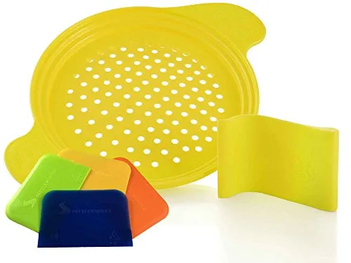 Spätzlereibe mit Spezialschaber und 4 Teigkarten, gelb - Reiben für perfekte Spätzle, inklusive Spezialschaber für lange und kurze Spätzle - ideal für kreative Kochabende!