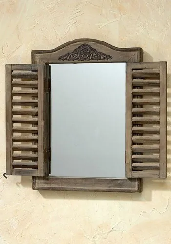Holzspiegel mit Fensterläden - Dekorativer Wandspiegel in braun, 45 cm hoch und 31 cm lang, ideal für einen rustikalen Wohnstil.