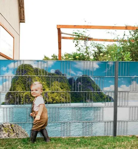 MyMaxxi Sichtschutzstreifen Strand Berge für Gartenzaun - Verleih deinem Garten mit dem Sichtschutzstreifen Strand Berge einen neuen Look. UV-beständig und einfach anzubringen, sorgt er für mehr Privatsphäre und ist der perfekte Eyecatcher für deinen Zaun.