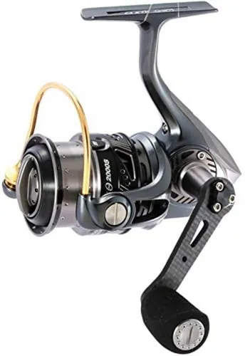 ABU Garcia Revo ALX THETA 2000S Spinning Rolle - Hochwertige Angelrolle für Links- und Rechtshänder, mit einer Getriebeuntersetzung von 5.2:1 und maximalem Widerstand von 3 kg – ideal für anspruchsvolle Angler.