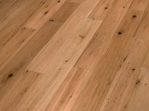 Klick Fertigparkett Eiche Rustikal BASICfloor - Hochwertiger Parkettboden mit Klick-Verbindung, ideal für stilvolle Wohnräume. Robust und einfach zu verlegen, bringt er rustikalen Charme in Ihr Zuhause. Flächendeckung: 2,81 m² pro Paket.