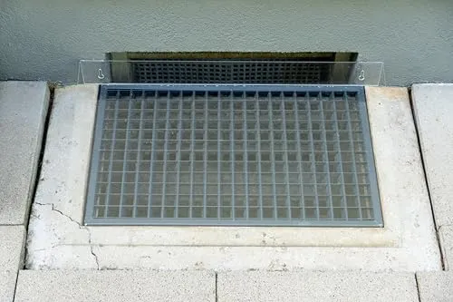 queence Lichtschachtabdeckung 120 cm x 55 cm - Optimaler Schutz vor Schnee und Regen - Sonstige Elektroinstallationsartikel, schützt effektiv vor Witterungseinflüssen und Schmutz, ideal für Lichtschächte.