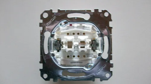 Merten MEG3115-0000  Serienschalter Einsatz  1-polig 10A