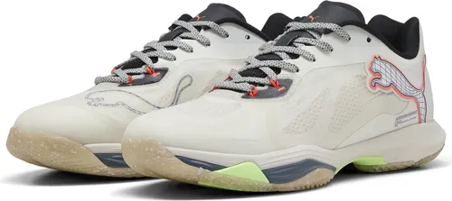 Puma Handballschuhe Vantage Nitro Forever Better Special Edition, weiß, 46 - Erlebe Höchstleistungen mit den Vantage NITRO Handballschuhen! Die innovative Dämpfungstechnologie sorgt für explosiven Antritt und Traktion auf jedem Untergrund. Ideal für schnelle Bewegungen und präzise Cuts.