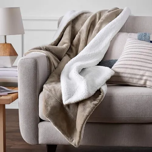Amazon Basics Kuscheldecke Micromink-Sherpa-Überwurf, 220 x 240 cm, Taupe