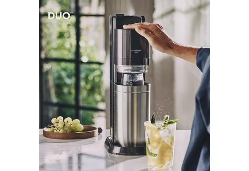 SodaStream Wassersprudler SodaStream DUO, titan, mit 3 Flaschen, 1 CO2-Zylinder und 2 Sirups, (Set, 7-tlg., Sirups: 1x 7up 440 ml, 1x Holunderblüte 440 ml), 1x Glasfl. 1L, 1x Kunststofffl. 1L, 1x Fizz&go COOL storm 0,9L