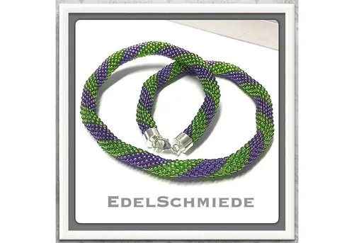Edelschmiede925 Häkelkette aus Glasperlen grün / Lila 925 Silber - Elegante Halskette aus 925er Sterlingsilber mit handgefertigten Glasperlen in grün und lila. Perfekt für jeden Anlass und ein stilvolles Accessoire für Ihr Outfit.