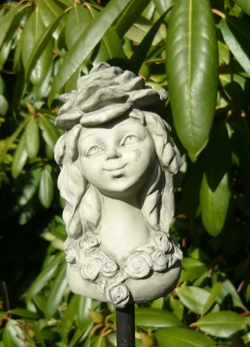 Blumenkind Rose klein Garten Impressionen Deko