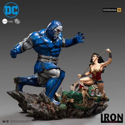 DC Comics Diorama Figur: Wonder Woman vs Darkseid