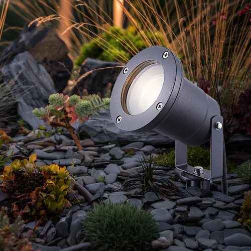 Gartenstrahler mit Erdspieß – Wegbeleuchtung grau Außenlampe - Lampen für den Außenbereich, schwenkbarer Leuchtkopf und IP65 Schutz garantieren Wetterfestigkeit und Flexibilität. Ideal zur stilvollen Beleuchtung von Wegen und Gärten.