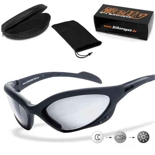 HELLY® - No.1 Bikereyes® | Bikerbrille Modell 1328, winddicht & bruchsicher | Optimaler Tragekomfort - Die HELLY® Bikerbrille Modell 1328 vereint hohen Tragekomfort und Sicherheit. Mit flexiblen Bügeln für perfekten Sitz unter dem Helm und bruchsicheren Gläsern ist sie ideal für lange Motorradtouren. Perfekt für Biker!