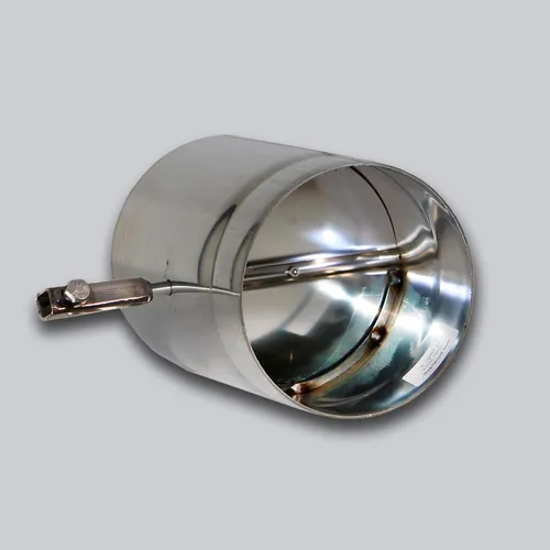 Edelstahl Absperrklappe 200 mm mit Innenvierkant 8 x 8 - Hochwertige Edelstahl-Absperrklappe für Ofenrohre mit 200 mm Durchmesser. Sie ermöglicht eine gezielte Steuerung des Luftstroms und ist bis 1.200 °C temperaturbeständig. Ideal für effiziente Verbrennung und einfache Installation.
