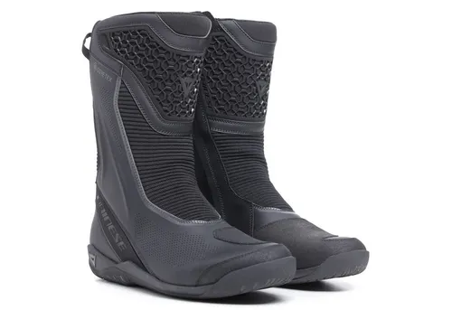 Dainese Freeland 2 GTX Stiefel Schwarz 46 Herren - Der Dainese Freeland 2 GTX Stiefel in Schwarz (Gr. 46) bietet optimalen Komfort und Schutz. Mit atmungsaktiver und wasserdichter GORE-TEX Membran sowie anatomisch geformter Einlegesohle für angenehmes Tragen bei jeder Tour.