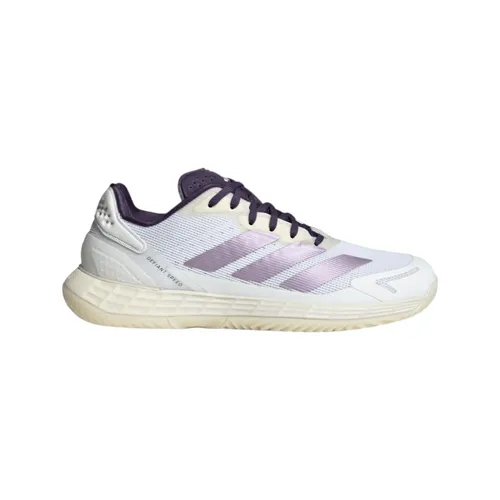 adidas Tennisschuhe Defiant Speed Allcourt 2025 - Weiss/Purple Damen - Tennisschuhe mit Lightstrike Dämpfung für reaktionsfreudigen Speed und bodennahes Gefühl. Atmungsaktives Mesh-Obermaterial und sichere Passform für optimale Bewegungsfreiheit auf dem Court.