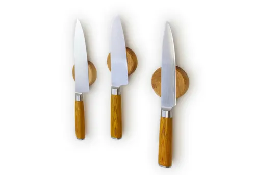 Kernholz Wand-Magnet Messerhalter aus Eichenholz (3tlg) - Magnethalter aus massivem Eichenholz, handgefertigt in Deutschland. Die starken Neodym-Magneten halten bis 800g und sorgen für Ordnung in Ihrer Küche.