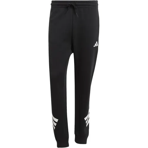 ADIDAS Herren Hose Future Icons 3-Stripes - Modische Hosen aus weichem French-Terry-Material, mit Rippbündchen und schmal zulaufender Beinform. Ideal für Freizeit und Alltag, nachhaltig aus mindestens 70% recycelten und erneuerbaren Materialien.