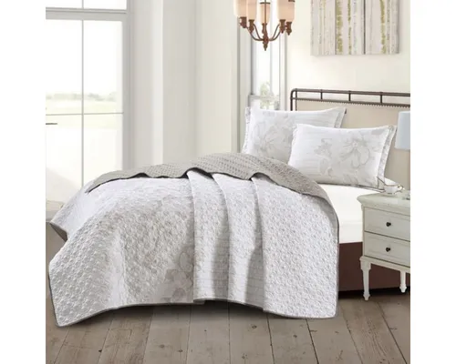 alesvelt Tagesdecke Set Tulin 3-teilig für 2 Personen 240 x 260 cm in Braun - Hochwertige Tagesdecke im modernen Design, ideal für eine stilvolle Wohnraumatmosphäre. Das Set besteht aus 100% Polyester und ist pflegeleicht und langlebig.