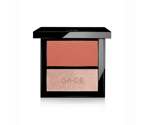 GA-DE Rouge GA-DE Velveteen Blush & Shimmer Duet - Kompaktes Rouge- & Highlighter-Duo für einen strahlenden Teint. Ideal für unterwegs, sorgt es für eine mühelose Anwendung und ein warmes, frisches Finish mit lichtreflektierenden Pigmenten. Perfekt für alle Hauttöne.