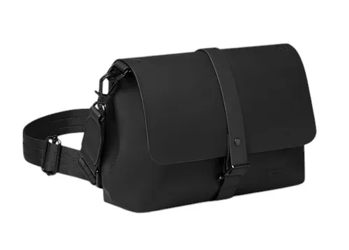 Gaston Luga Spläsh Crossbody Bag - Wasserdichte Umhängetasche in Schwarz - Umhängetaschen, minimalistisch und funktional; schützt deine Essentials zuverlässig vor Feuchtigkeit dank umweltfreundlichem, wasserdichtem Material.
