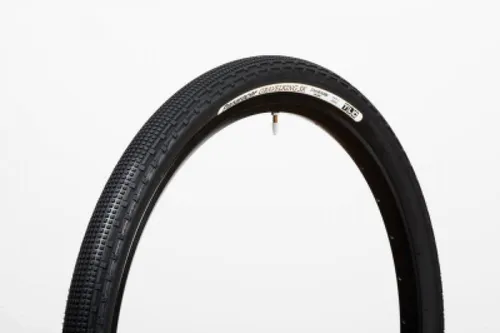 Panaracer GravelKing SK Reifen 700x50C - Fahrradreifen mit dickem Profil für optimale Traktion auf unbefestigten Straßen. Faltbar, mit Pannenschutz und Aramidverstärkung für zusätzliche Stabilität und Sicherheit. Ideal für Gravel-Fans!