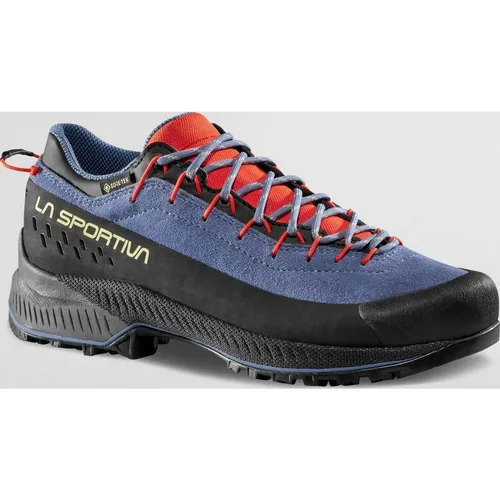 La Sportiva TX4 Evo Woman GTX Moonlight/Cherry Tomato (40,5) - Wanderschuhe mit GORE-TEX-Membran für wasserdichten Komfort und maximale Stabilität. Ideal für technische Zustiege und leichte Kletterpassagen, bietet er hervorragende Traktion und die Möglichkeit zur Wiederaufbereitung.