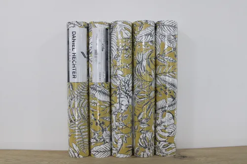 Daniel Hechter Dschungeltapete - Vliestapete in Gelb, Weiß und Grau - Hoch waschbeständige Vliestapete (10,05 m x 0,53 m) mit kinderleichter Verarbeitung, ideal für kreative Raumgestaltungen. Hergestellt in Deutschland und FSC-zertifiziert.