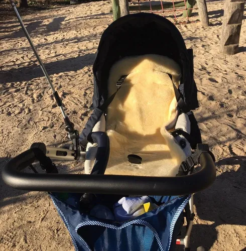 Reissner Lammfelle Kinderwagen-Sitzauflage KIWA de Luxe - Premium Sitzauflage aus 100% Merino Lammfell, temperaturausgleichend und perfekt für alle gängigen Kinderwagen und Buggys.