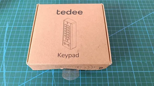 tedee Keypad schwarz - Smart Türschloss mit PIN-Eingabe: Türöffnung ohne App, verwalten Sie bis zu 100 Codes für Familie und Freunde, einfache Installation und batteriebetrieben.