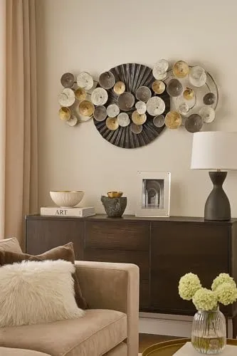 Moderne Metalldekoration für Wände - 120 cm - Wandbehang in braun/beige/gold, ideal für Wohnzimmer und Esszimmer. Mit dekorativen Reliefmustern und vielseitig montierbar.