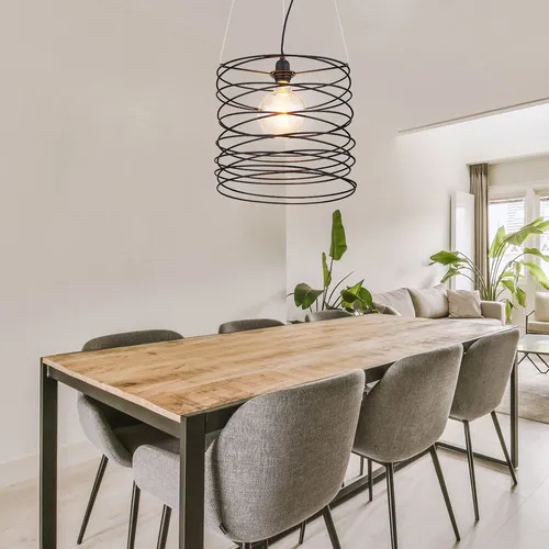 Hängelampe Spiralförmig Schwarz - Esszimmerlampe mit E27 Fassung - Lampen für stilvolle Akzente im Esszimmer. Diese spiralförmige Hängeleuchte aus schwarzem Metall ist ein echter Blickfang und lässt sich mit einem E27 Leuchtmittel bis 60 Watt individuell gestalten.