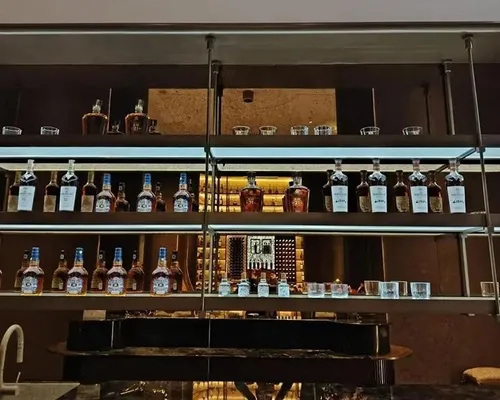 Weinmöbel Weinkeller Weinregal Flaschenregal - Modernes Weinregal mit über 6 Regalfächern, aus hochwertigem Edelstahl. Ideal für Esszimmer, Küche oder Wohnzimmer. Bietet Platz für Ihre Weinsammlung und überzeugt durch zeitgemäßes Design.