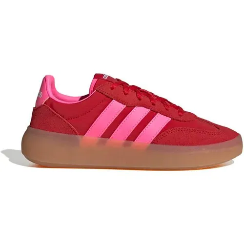 ADIDAS Kinder Freizeitschuhe Barreda Decode - Sneaker für Kinder, ideal für Alltag und Freizeit mit bequemem Wildleder-Obermaterial und moderner Cupsohle für optimalen Tragekomfort.