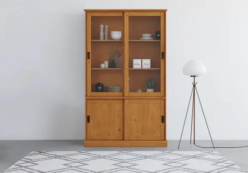 Home affaire Vitrine Schröder mit Schiebetüren aus Kiefernholz - Wohnzimmerschränke, elegante Vitrine mit 2+2 Schiebetüren, 3 variabel einsetzbare Einlegeböden und FSC-zertifiziertem Massivholz für nachhaltigen Stil.