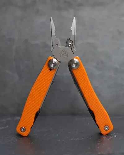 Puma TEC Multitool 11 Funktionen - Multifunktionswerkzeug in Orange/Silber, ideal für Abenteuer und Outdoor-Aktivitäten, vielseitig einsetzbar mit 11 praktischen Funktionen.