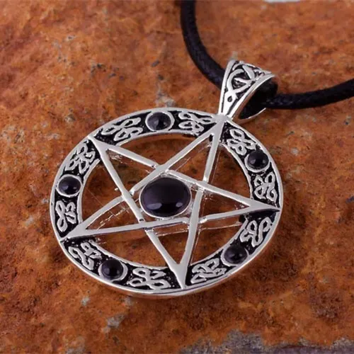 Charms & Anhänger Schwarz von etNox