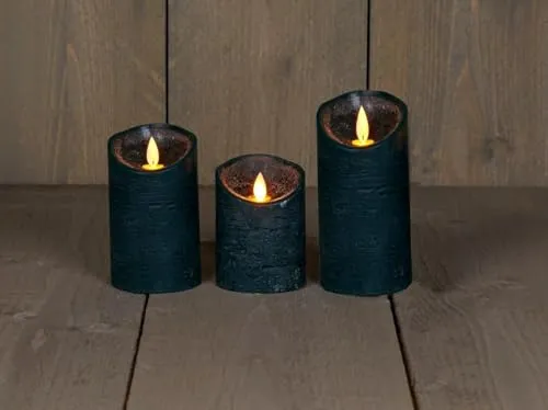 Coen Bakker 3er Set LED Echtwachskerzen - Stumpenkerzen in Antik Grün, mit Timer und flackerndem Docht für eine sichere, romantische Beleuchtung. Ideal für Haushalte mit Kindern oder Tieren, da rußfrei und ohne Brandgefahr.