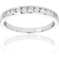 CHRIST Diamantring 585er Weißgold mit 6 Diamanten - Eleganter Damenring aus 585er Weißgold mit 6 funkelnden Diamanten. Perfekt für besondere Anlässe und verleiht jedem Outfit eine edle Note.